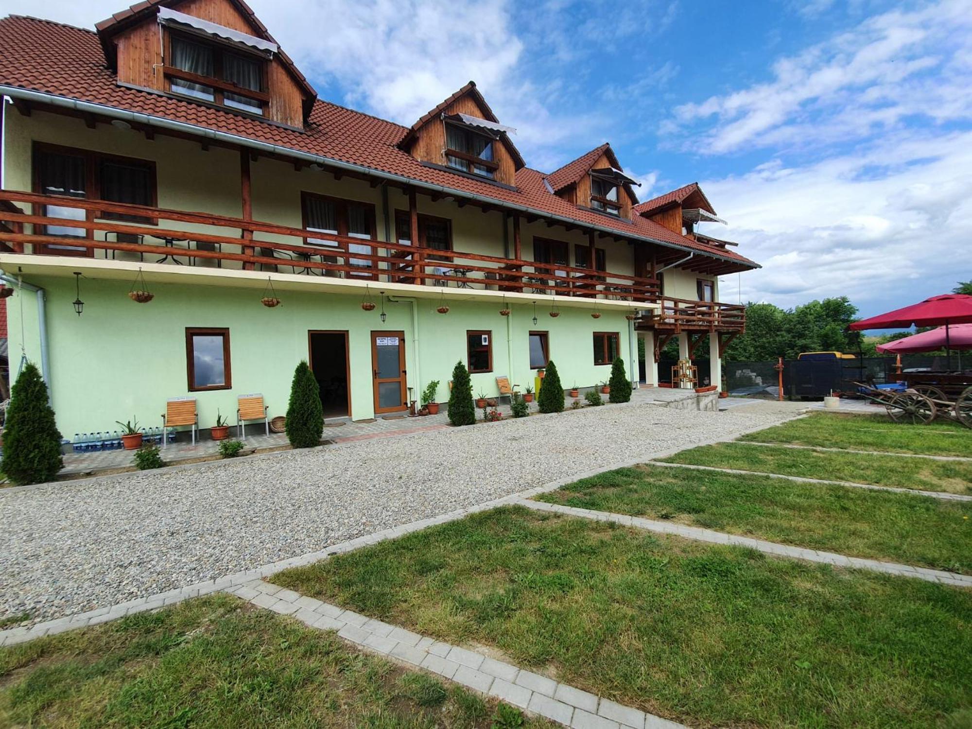 Pensiunea Leia Transfagarasan Cîrţişoara Esterno foto
